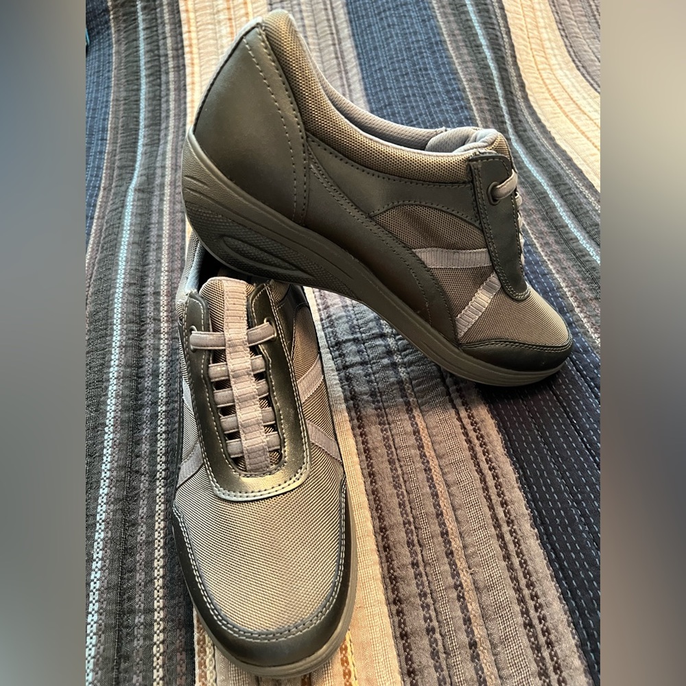 Get Fit Performance Platform by Grasshoppers athleisure shoe